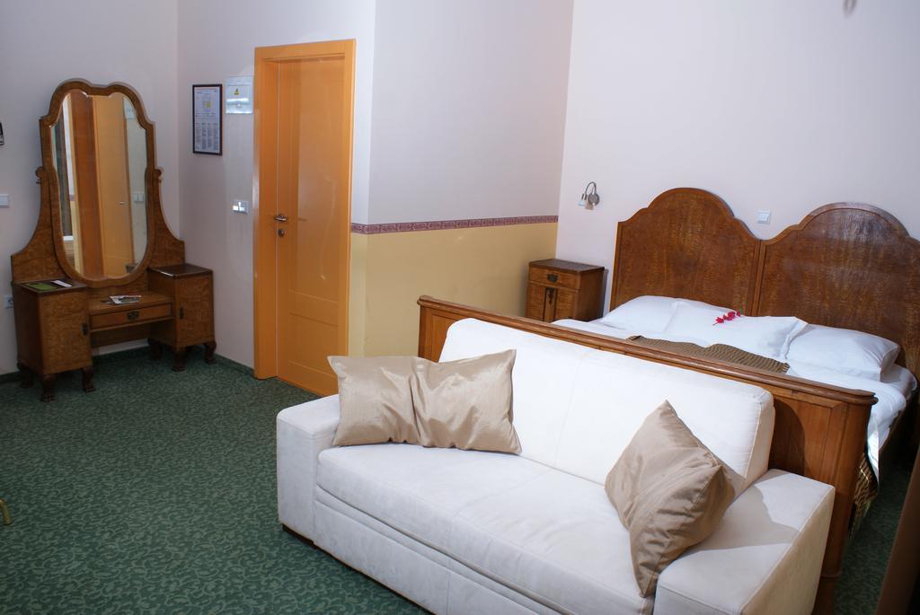 Hotel Park Potony Kültér fotó